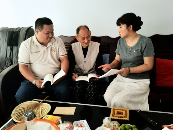 “紅燭映初心 先鋒耀杏壇“--遂寧四中隆重召開慶祝建黨104周年暨“七一”表彰大會113.png
