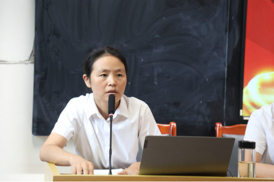 “秉承先輩志，奮進(jìn)教育路”遂寧市第四中學(xué)校召開2025年秋季開學(xué)全體教職工大會(huì)242.png