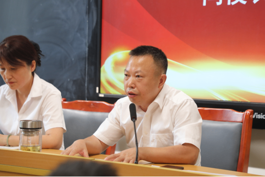 “秉承先輩志，奮進(jìn)教育路”遂寧市第四中學(xué)校召開2025年秋季開學(xué)全體教職工大會(huì)244.png
