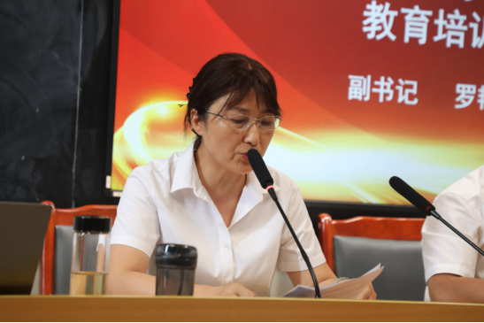 “秉承先輩志，奮進(jìn)教育路”遂寧市第四中學(xué)校召開2025年秋季開學(xué)全體教職工大會(huì)243.png