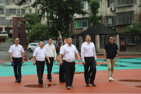 北京大學(xué)-TBI人工智能教育研究聯(lián)合實(shí)驗(yàn)室赴遂寧第四中學(xué)校調(diào)研 賦能人工智能教育新發(fā)展(2)120.png