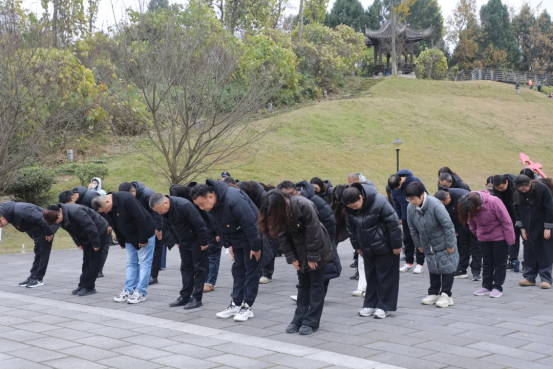 頌黨恩憶先烈 踐使命育新人--我校教師開展紅色教育主題黨日活動(dòng)370.png